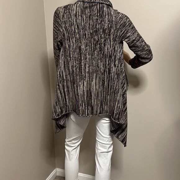 Tweeds Shark‎ Bite Cardigan Size Small - Picture 10 of 12